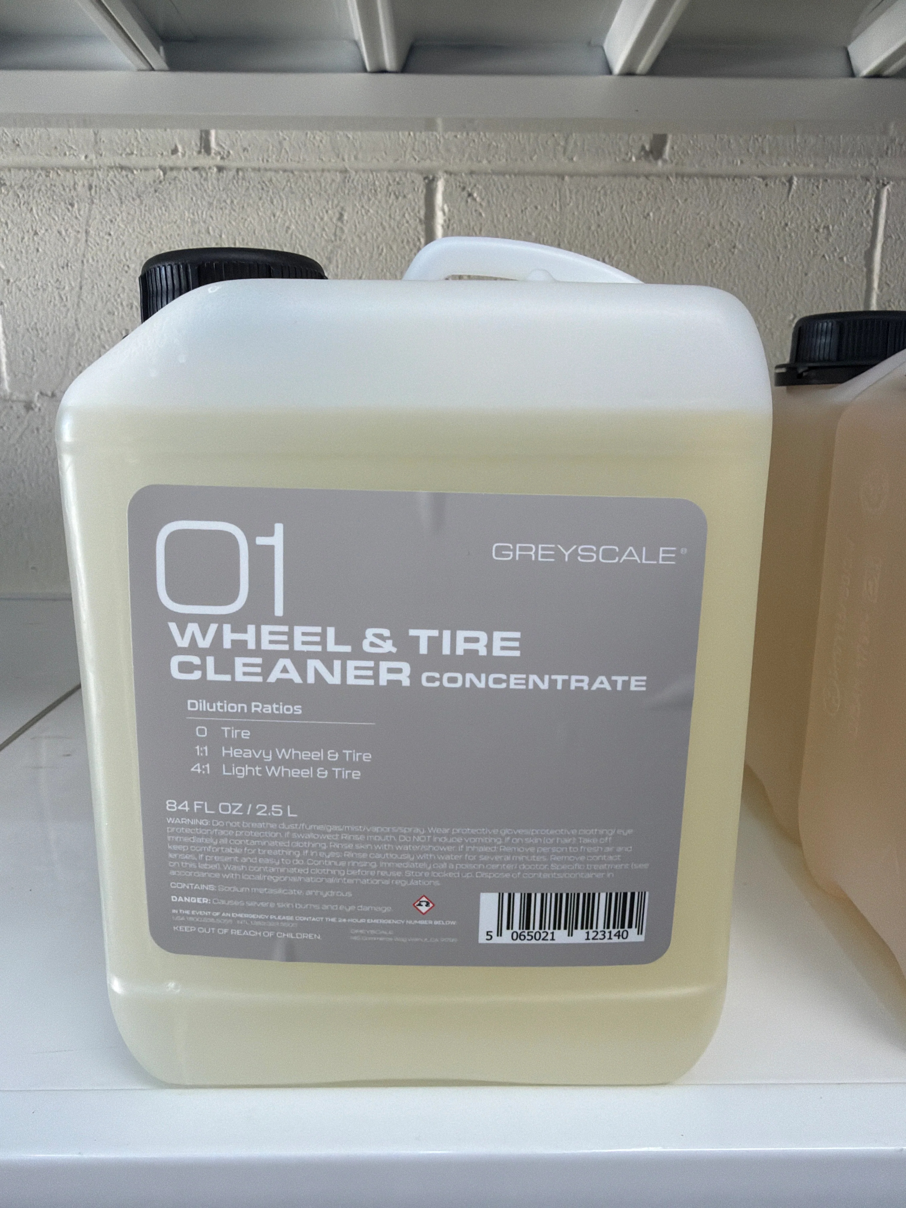 GREYSCALE 01 WHEEL & TIRE CLEANER - Image 2